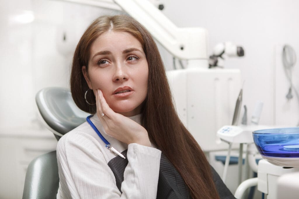 Do I Need to Visit the ER or a Dentist for A Dental Emergency?
